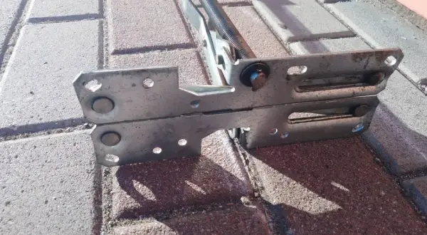 Mechanizm podnoszenia stołu: Gazowy, nożycowy, korbkowy który wybrać?