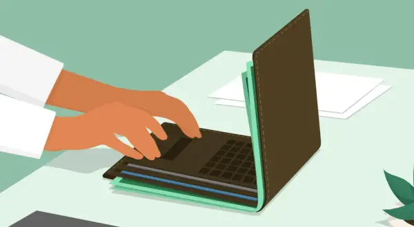 Ręce piszą na laptopie, który wygląda jak portfel z pieniędzmi. Tworzenie najlepiej zarabiających blogów wymaga pracy i strategii.