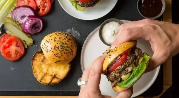 Co do burgera wołowego? Sprawdzone składniki i najlepszy przepis