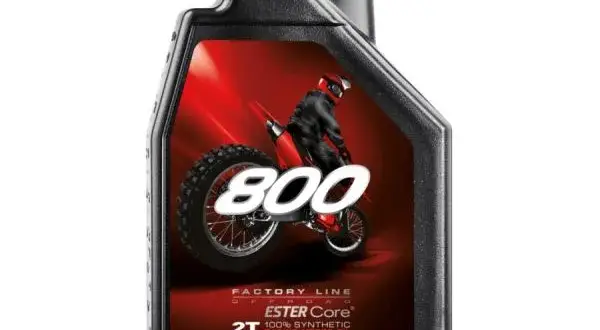 Motul 800 - najlepszy olej syntetyczny do motocykli 2-suwowych