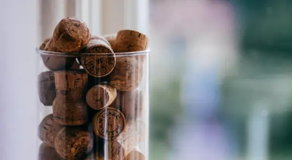 Co z korków po winie? Kreatywne DIY, recykling i zero waste!
