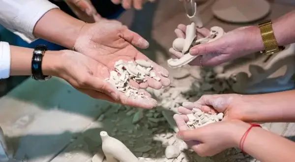 Ćmielów atrakcje: odkryj niezwykłe miejsca i warsztaty porcelany