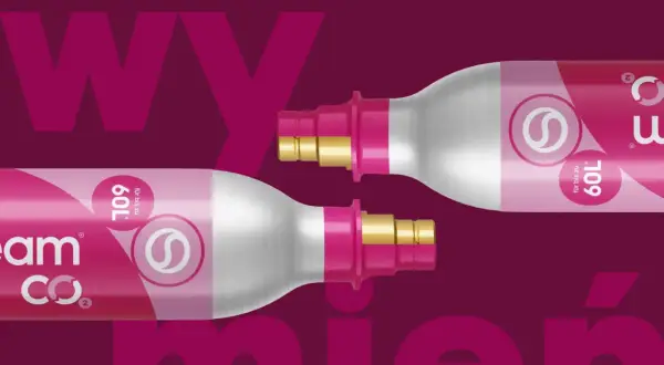 Dwa naboje do saturatora SodaStream, gotowe do wymiany.