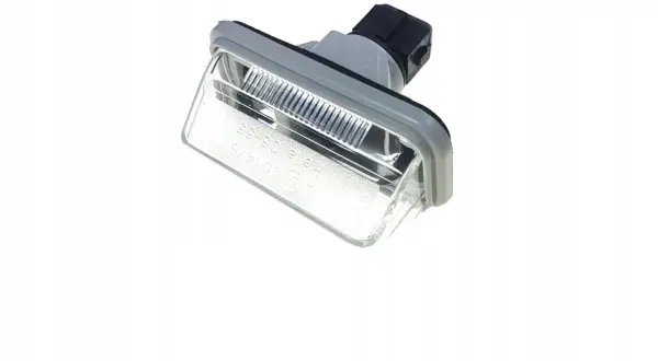 Lampa oświetlenia tablicy rejestracyjnej do Toyota Avensis T25. Gotowa do wymiany, by tablica była zawsze widoczna.