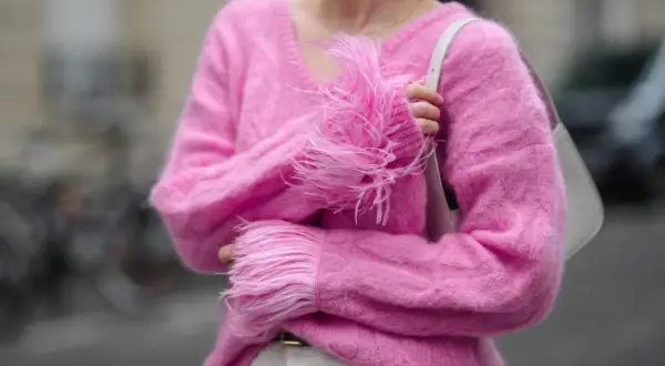 Sweter czy swetr? Obie formy poprawne, ale jest haczyk! PWN.