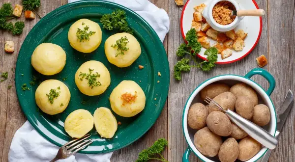 Kartoffelknödel als Hauptgericht: Rezepte, Füllungen & Saucen