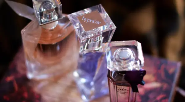 Trzy flakony perfum Lancôme: Hypnôse, Trésor Midnight Rose 75ml i jeden z różową wodą.