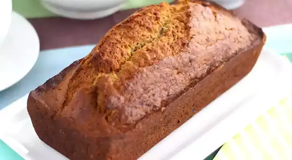 Złocisty chlebek bananowy, idealny na śniadanie lub deser. Ten przepis na chlebek bananowy jest prosty i pyszny.