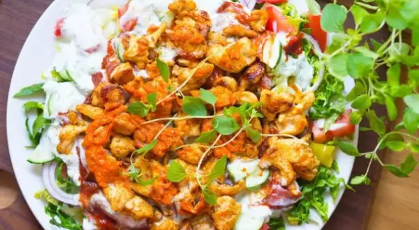 Kebab na talerzu: kalorie, składniki i jak wybrać wersję fit