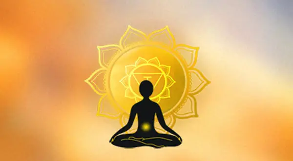 Silueta humana meditando, con el chakra del plexo solar activado en amarillo brillante, rodeado por un loto dorado.