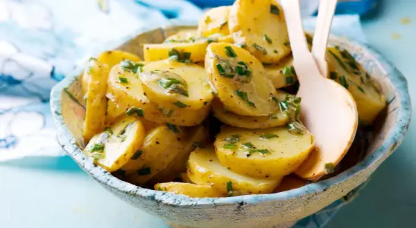 Salade de pommes de terre: Mes secrets pour la réussir à coup sûr.
