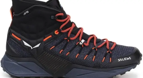 Czarne buty trekkingowe Salewa Dropline Mid z pomarańczowymi sznurówkami i akcentami. Idealne na górskie wędrówki.