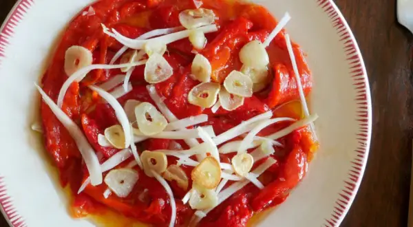 Ensada de pimientos asados: el secreto para un verano inolvidable