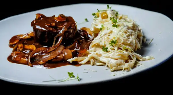 Sos "z niczego": 3 przepisy, by uratować obiad w 15 minut!