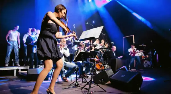 Queen Symfonicznie: Ile trwa koncert? Poznaj strukturę i hity!