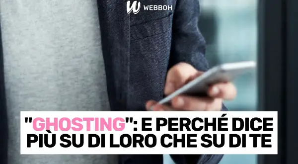 Il ghosting è come persone che scompaiono nel nulla, lasciando domande aperte. Un uomo con uno smartphone.