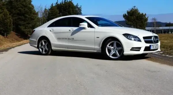 Mercedes-Benz CLS AMG - szczegółowe dane, osiągi i porównania modeli