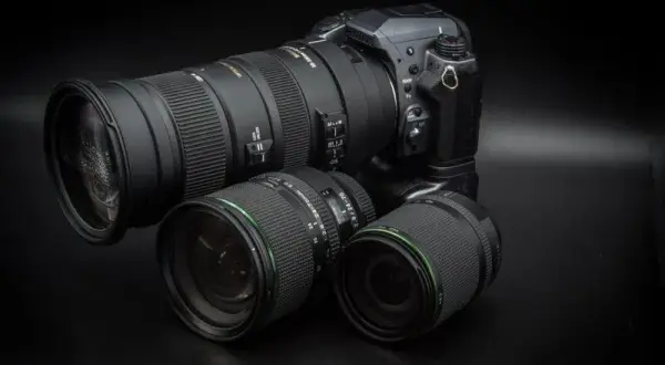 Jaki obiektyw do Pentax K-50? Wybierz najlepsze szkło!