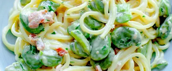 Szybkie i pyszne przepisy na spaghetti z bobem, które zachwycą