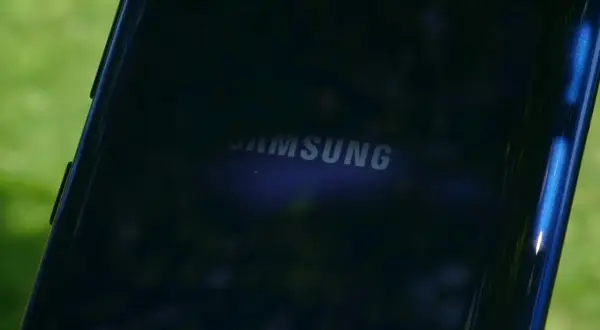 Tylna obudowa Samsung Galaxy A10, z widocznym logo Samsung. Poznaj galaxy a10 dane techniczne.