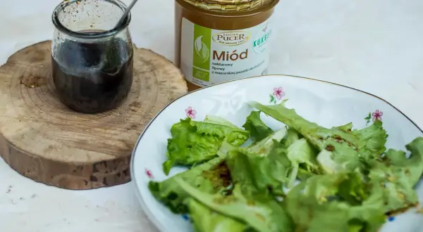 Zrób sos balsamiczny do sałatek w 3 minuty! Lepszy niż kupny