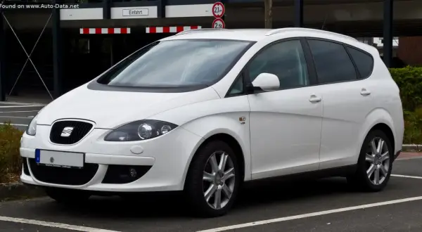 Seat Altea 1.6 TDI 105cv blanco, aparcado. Posibles problemas de este modelo.