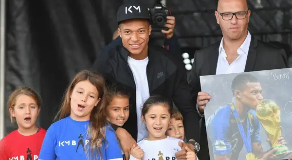 Czy Kylian Mbappé ma dzieci? Zaskakujące fakty o jego życiu osobistym