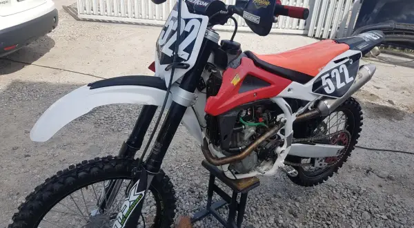 Husqvarna TC 250 ile koni - moc, osiągi i porównania z innymi modelami