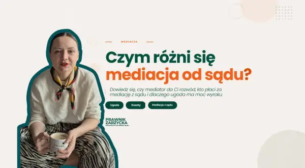 Kobieta z kubkiem omawia, na czym polega mediacja i czym różni się od postępowania sądowego.