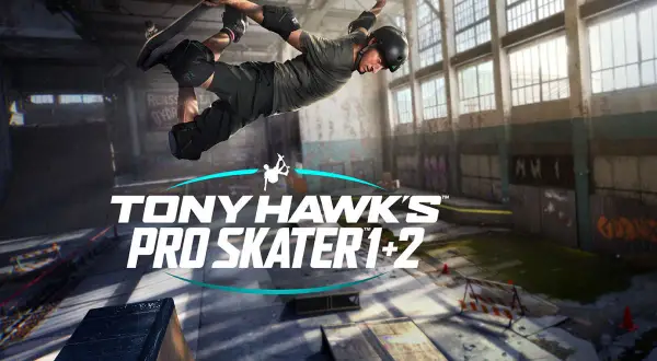 Skater wykonuje trik w powietrzu na tle hali z logo gry Tony Hawk's Pro Skater 1+2.