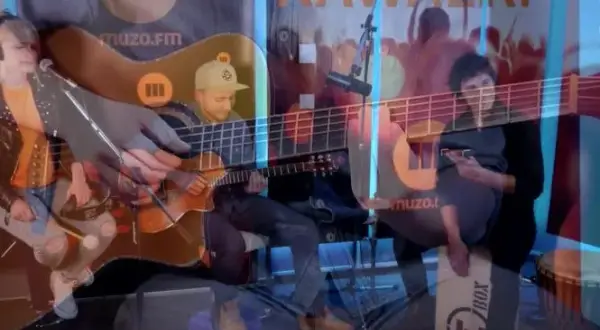 Kto śpiewa w reklamach Play? Poznaj artystów i ich hity
