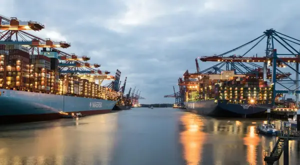 Ile zarabia spedytor krajowy w Polsce? Poznaj widełki!