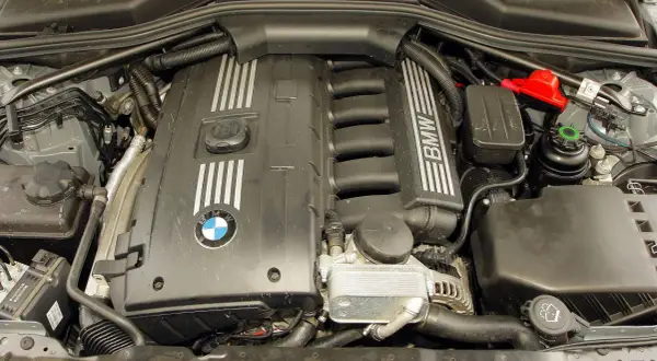 BMW E60 530i: M54, N52, N53 który silnik wybrać? Koszty, awarie