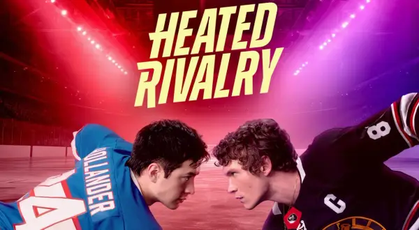 Zwei Eishockeyspieler blicken sich intensiv an, die Aufschrift "HEATED RIVALRY" darüber.