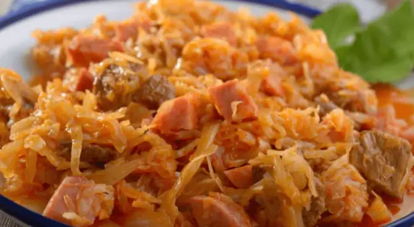 Ile kalorii ma bigos? Poznaj wartość odżywczą tradycyjnej potrawy