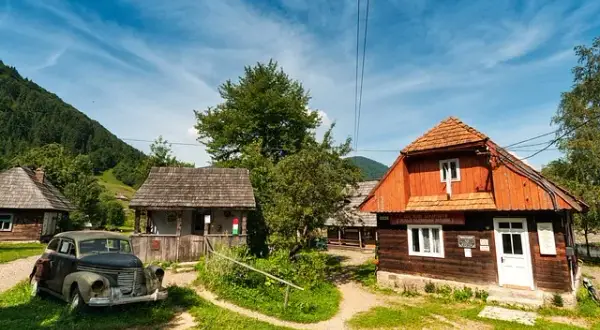 Nocleg w skansenie – wyjątkowe doświadczenia w sercu natury