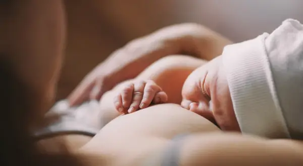 Co bezpiecznie stosować na zatrucie pokarmowe podczas karmienia piersią