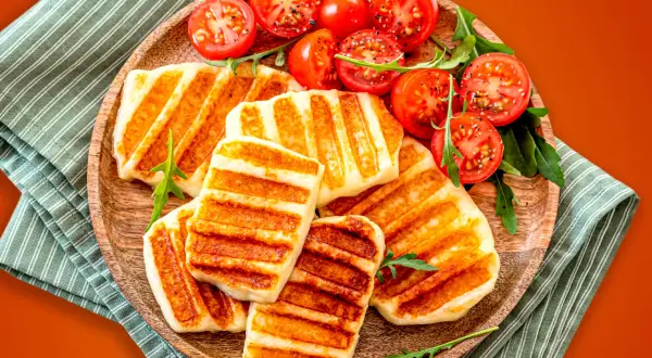 Jak smażyć halloumi, aby uzyskać idealną chrupkość i smak
