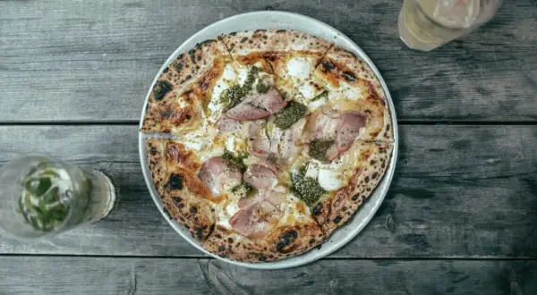 Jakie dodatki do pizzy? Odkryj nietypowe i pyszne połączenia