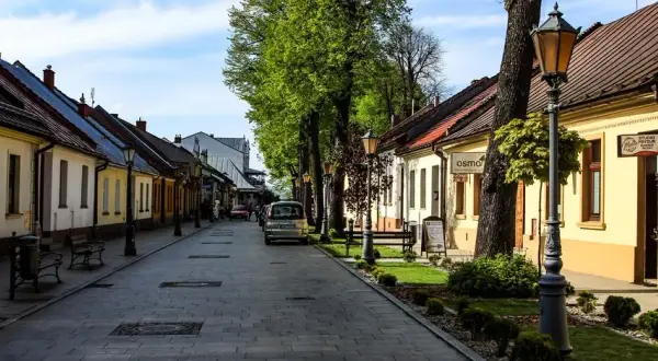 Gdzie zjeść w Starym Sączu? Najlepsze miejsca na smaczny posiłek