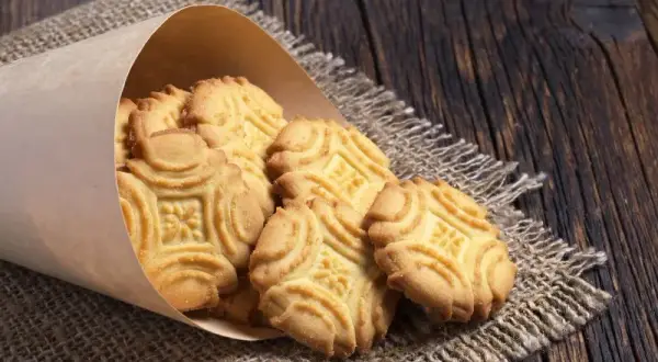 Jaka mąka do ciastek? Wybierz idealną dla smaku i kruchości!