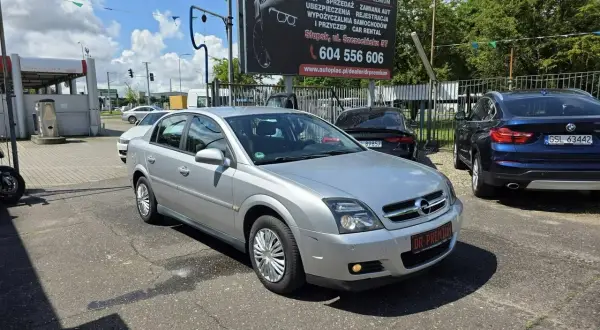 Srebrny Opel Vectra, tablica GSL, gotowy do rejestracji w autohandelu DR. PREMIUM.