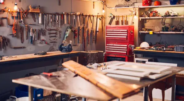 Twój idealny stół warsztatowy DIY: Zbuduj go sam krok po kroku