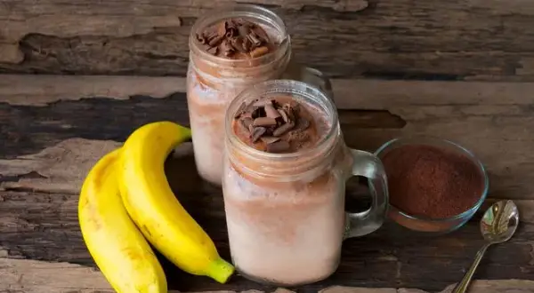 Koktajl bananowy z kakao: Przepis na idealny smak i zdrowe warianty