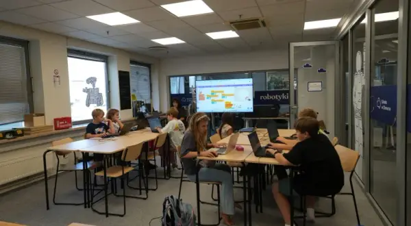 Jak działa szkoła w chmurze? Poznaj elastyczną edukację online