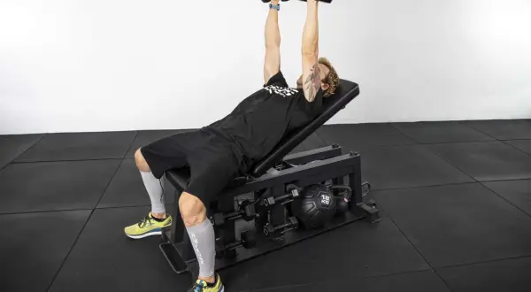Brust Training Kurzhantel: Effektiv Muskeln aufbauen & Fehler meiden