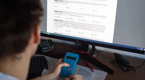 Kiedy zdalne nauczanie? Zasady, decyzje i co musi wiedzieć rodzic