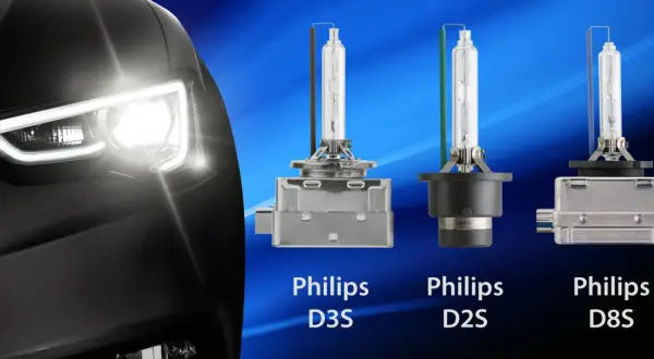 Reflektor samochodu z włączonym światłem ksenonowym obok żarówek Philips D3S, D2S i D8S.