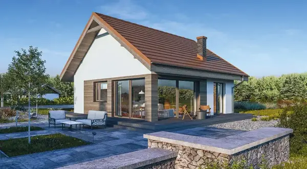 Nowoczesny dom 70m2 z poddaszem, z dużymi przeszkleniami i tarasem, otoczony zielenią.