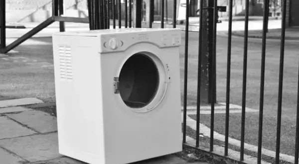 Gdzie oddać elektrośmieci w Warszawie? Sprawdź najlepsze miejsca!